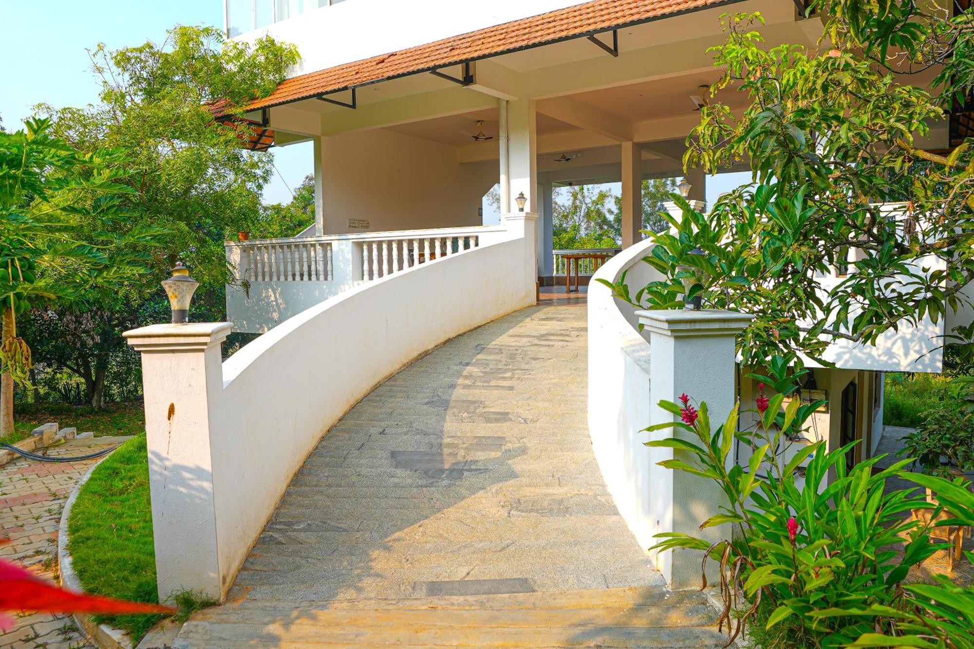 Bana The Wild Waters Hotel Muduvādi Екстериор снимка