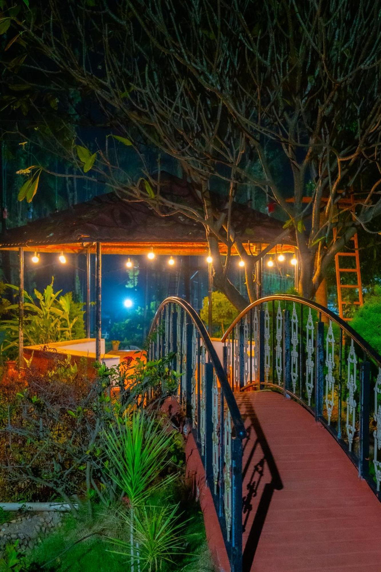 Bana The Wild Waters Hotel Muduvādi Екстериор снимка